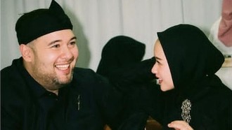 Potret Cita Citata dan Didi Mahardika Kompak Hangout Bareng Teman di Kafe