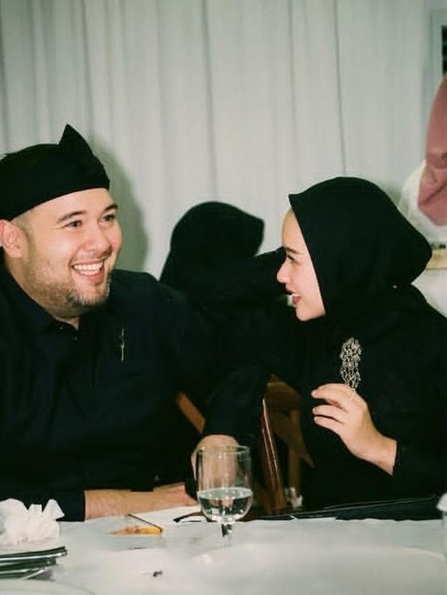 Potret Cita Citata dan Didi Mahardika Kompak Hangout Bareng Teman di Kafe