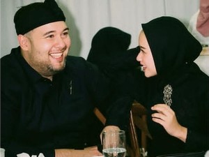 Potret Cita Citata dan Didi Mahardika Kompak Hangout Bareng Teman di Kafe