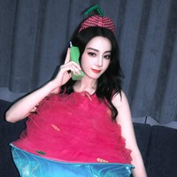 9 Potret Menggemaskan Dilraba Dilmurat Pakai Kostum Cupcake