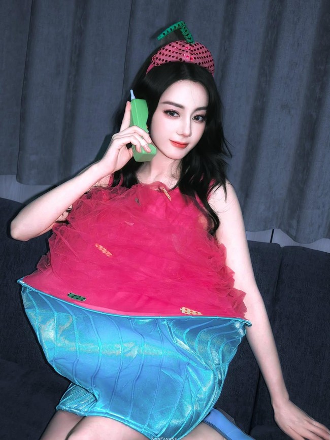 9 Potret Menggemaskan Dilraba Dilmurat Pakai Kostum Cupcake