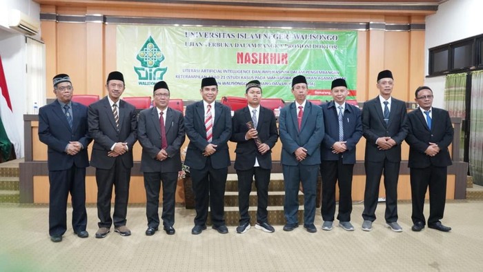 Doktor lulusan UIN Walisongo Semarang yang dulunya mantan pemulung