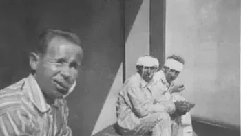 Penembak jitu Finlandia, Simo Häyhä, di Rumah Sakit Kinkomaa, Finlandia tengah, musim semi tahun 1940, beberapa saat setelah ditembak oleh penembak jitu Soviet dengan peluru peledak di rahang kiri bawahnya selama Perang Musim Dingin. Foto: historicflix