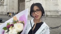 Slide terakhir pasti mau nyebrang kan ti?, kata akun etrs****. Utiii aku padamu suka banget slide terakhir akhirnya kalian go public sudah ya ini mah udah terang benderang banget uti dan rakin pokoknya kalian berdua bahagia selalu dan dilancarkan hubungannya, tutur akun dgtre****. Ciee uti pegangan tangan - aku yang gemeteran, kata akun tre****. akhirnya ti lu gandengan tangan juga ya setelah berabad2 lamanya, kata akun lainnya. Foto: dok instagram Fuji