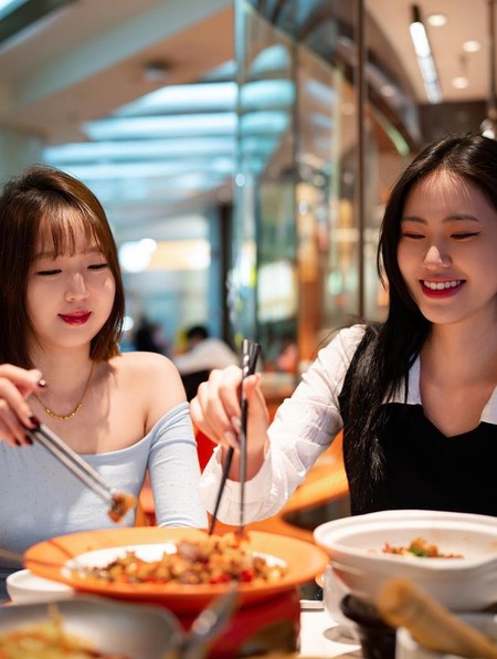 Rekomendasi 7 Lipstik yang Foodproof Sekaligus Menutupi Tampilan Bibir Gelap