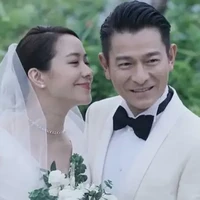 Istri Andy Lau Belanja di Supermarket, Gayanya yang Sederhana Jadi Sorotan