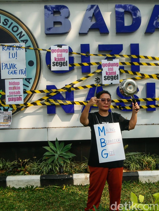 Massa Demo Segel Kantor BGN
