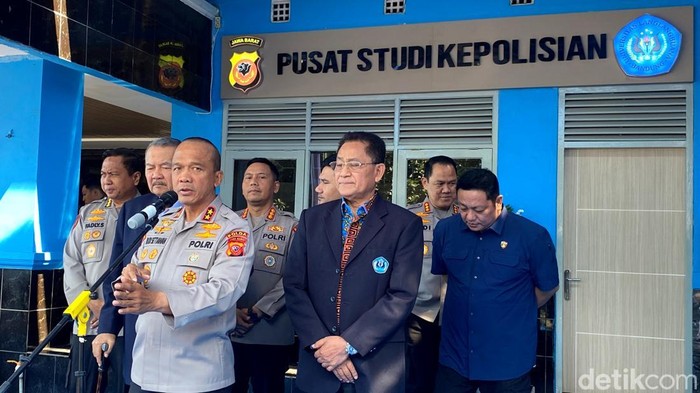 Kapolda Jabar Irjen Pol Rudi Setiawan resmikan Pusat Studi Kepolisian di Universitas Langlangbuana Bandung.