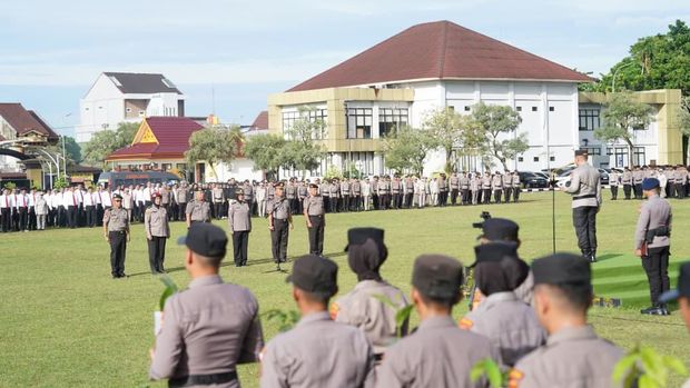 Kapolda Riau Irjen Pol Herry Heryawan memimpin upacara kenaikan pangkat Kapolda Riau Irjen Pol Herry Heryawan memimpin upacara kenaikan pangkat di Mapolda Riau, Kota Pekanbaru, Rabu (10/6/2026).