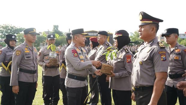 Kapolda Riau Irjen Pol Herry Heryawan memimpin upacara kenaikan pangkat Kapolda Riau Irjen Pol Herry Heryawan memimpin upacara kenaikan pangkat di Mapolda Riau, Kota Pekanbaru, Rabu (10/6/2026).