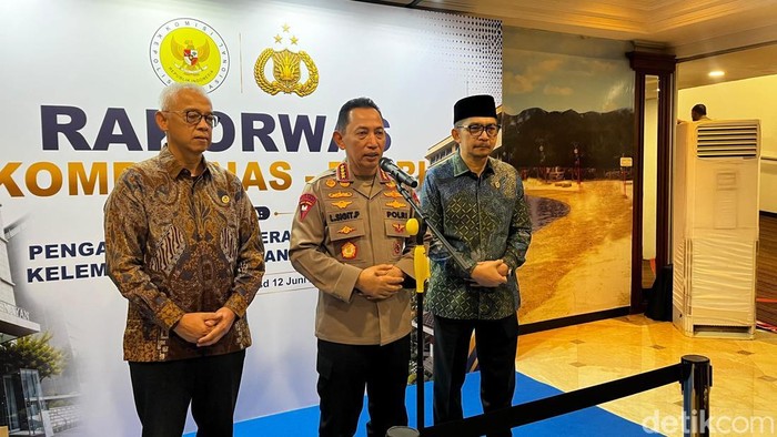 Kapolri Jenderal Listyo Sigit Prabowo mempertegas posisi Kompolnas bukan sekadar lembaga pengawas eksternal, melainkan sebagai mitra strategis Polri. (Rumondang/detikcom)