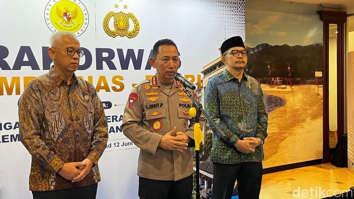 Kapolri Jenderal Listyo Sigit Prabowo mempertegas posisi Kompolnas bukan sekadar lembaga pengawas eksternal, melainkan sebagai mitra strategis Polri. (Rumondang/detikcom)