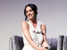 Dear Trump, Lagu Firework Katy Perry Soal Harapan Bukan Kekerasan