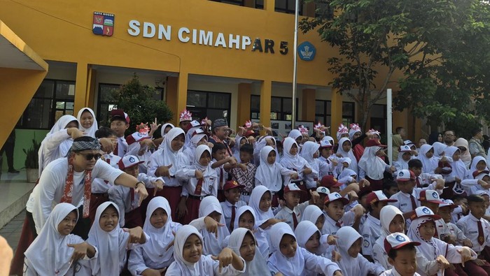 Kemendikdasmen-Kemenko PMK Resmikan Revitalisasi Sekolah di 2 SD Bogor pada Rabu (10/6/2026).