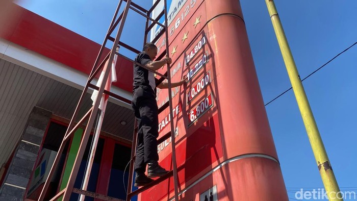 Kenaikan harga pertamax di SPBU Kota Blitar