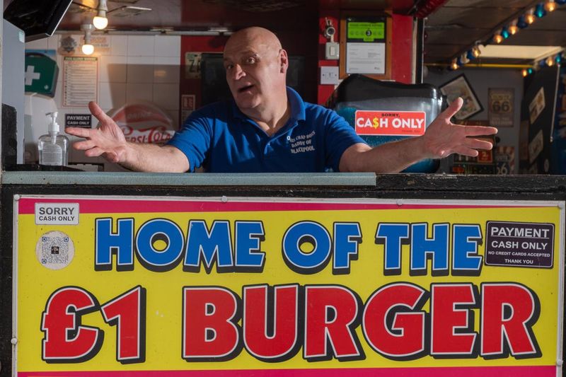 Burger Rp20 Ribuan Bertahan 20 Tahun, Ini Cara Pemilik Tekan Biaya Produksi