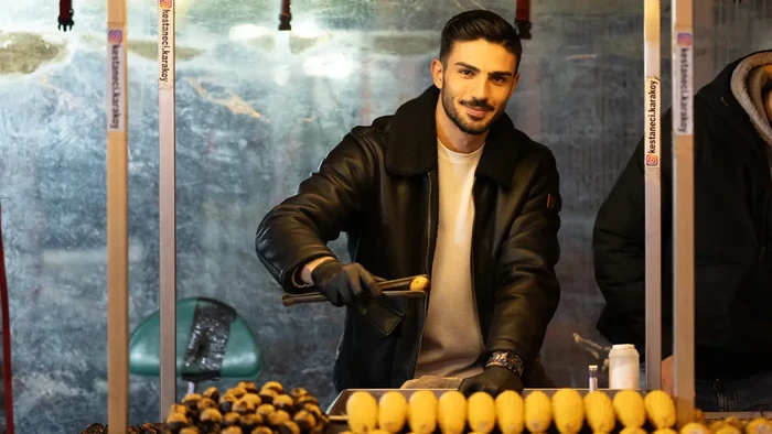 Kios Penjual Jagung Ganteng Jadi Destinasi Wisata di Turki, Pembelinya Antre!