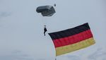 Langit Berlin Jadi Panggung Aksi, Prajurit Jerman Terjun Bebas di ILA 2026