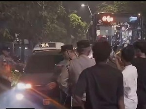 Video Demo Tolak Kenaikan BBM di Cikini Sempat Diwarnai Aksi Bakar Ban