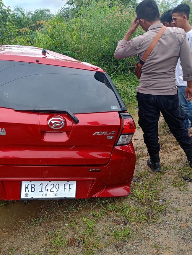 Mobil Kecelakaan Dijarah Habis-habisan
