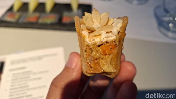 Seru! Chef Andrian Ishak Bawa Menu Molecular Gastronomy ke Food Court