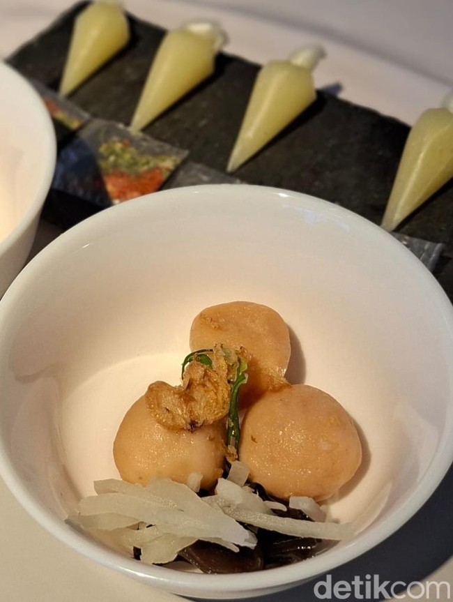 Seru! Chef Andrian Ishak Bawa Menu Molecular Gastronomy ke Food Court