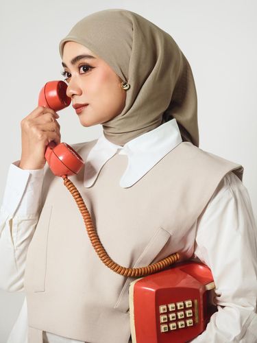 Brand hijab naPocut berinovasi luncurkan Plain Paris Scarf Season 36 bersama Ayudia. Koleksi #YourTimelessClassic ini rilis 40 warna hijab baru untuk wanita Indonesia.