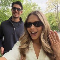 Elkan Baggott belum lama ini juga membagikan momen manis dirinya yang sudah melamar sang kekasih, Katie Marsden. Kebahagiaan jelas terpancar di wajah sejoli satu ini. Foto: Instagram