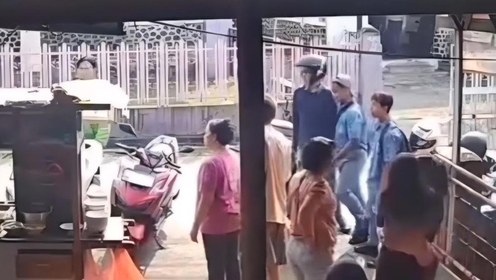 Pelajar menjadi sasaran pengadangan dan penyerangan oleh kelompok pelajar lain di Jalan Ciwaringin, Bogor Tengah.