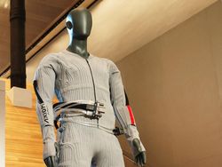 Prada Bikin Baju Dalam Canggih untuk Astronaut NASA ke Bulan