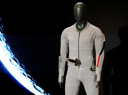 Prada Bikin Baju Dalam Canggih untuk Astronaut NASA ke Bulan