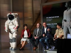 Prada Bikin Baju Dalam Canggih untuk Astronaut NASA ke Bulan