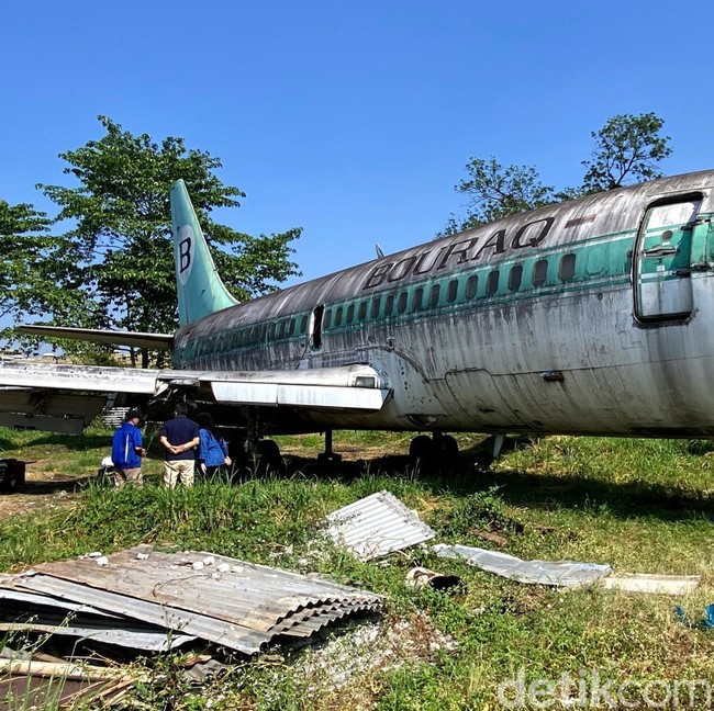 Melihat Lebih Dekat 2 Pesawat Misterius yang Terparkir 20 Tahun di PTDI