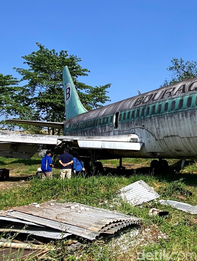 Melihat Lebih Dekat 2 Pesawat Misterius yang Terparkir 20 Tahun di PTDI