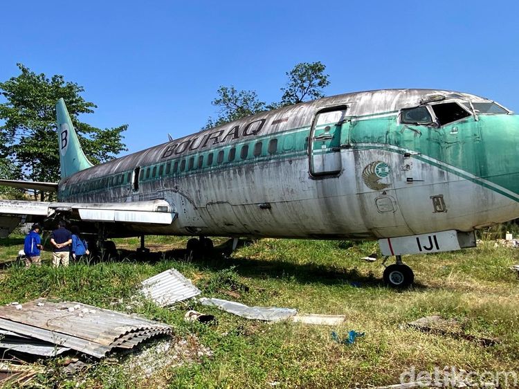 Melihat Lebih Dekat 2 Pesawat Misterius yang Terparkir 20 Tahun di PTDI