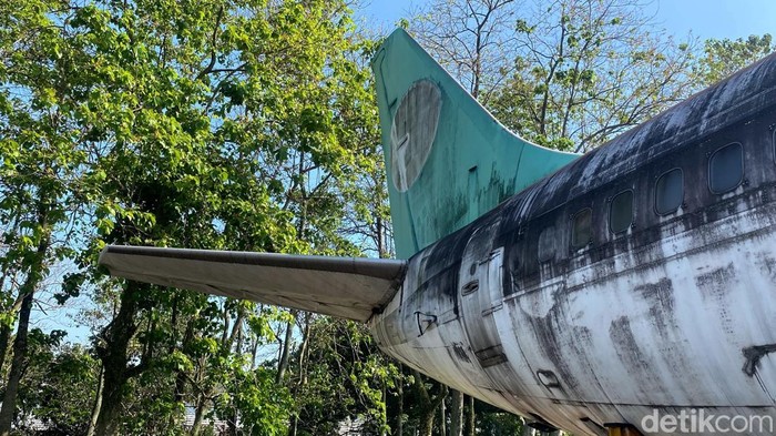 Melihat Lebih Dekat 2 Pesawat Misterius yang Terparkir 20 Tahun di PTDI