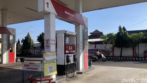Pertalite kosong pada pagi hari di SPBU Besan, Semarapura Tengah, Klungkung, Bali, Rabu (10/6/2026).