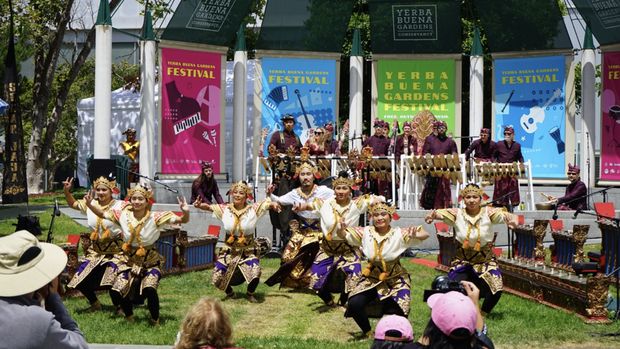 Pertunjukkan Gamelan Bali di Yerba Buena Gardens Festival