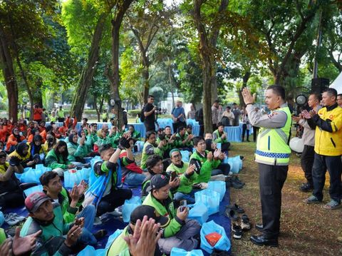 Perwakilan komunitas ojek online (ojol) Jakarta, Erna, mendorong terbentuknya Asosiasi Ojol Nusantara (AON) yang diyakini memperkuat sinergi dengan Polri (dok.Korlantas)