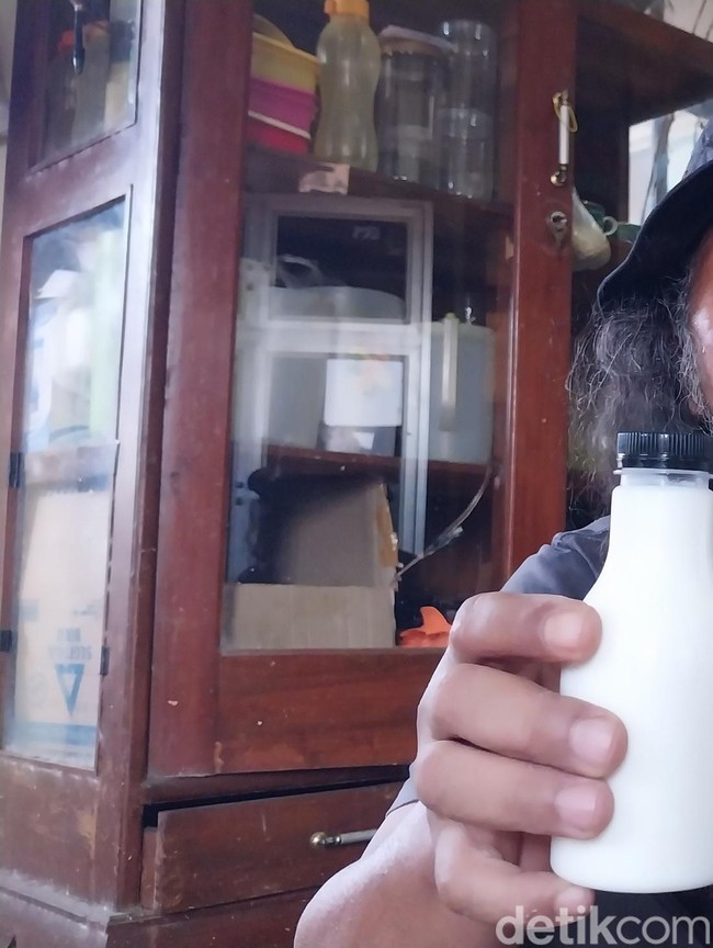 Menilik Perjuangan Gus Embek, Meracik Khasiat dari Susu Kambing Etawa