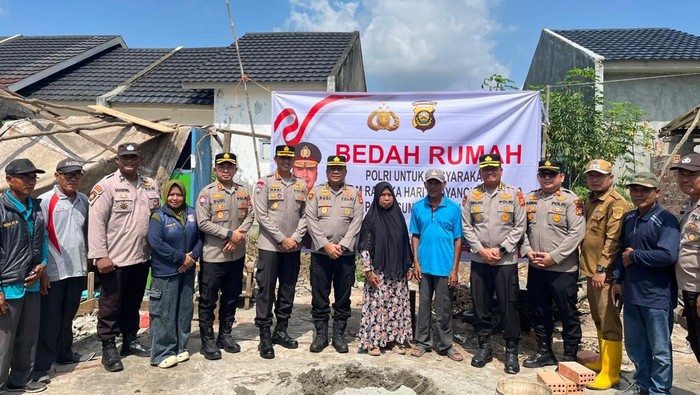 Polda Sumatera Selatan menggelar program beda rumah warga kurang mampu di Kabupaten Banyuasin (dok.istimewa)