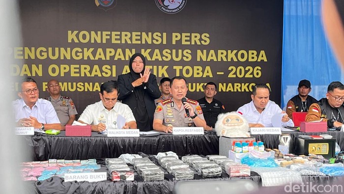Polrestabes Medan saat merilis kasus vape narkoba. (Foto: Finta Rahyuni/detikSumut)