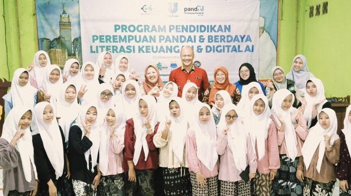 Program Pendidikan Perempuan Pandai & Berdaya: Literasi
Keuangan & Digital AI yang digelar di Lampung