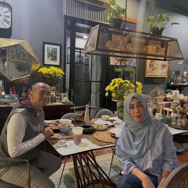 Ibu Gak Henti Doa saat Raffi Ahmad Diserang Isu Pencucian Uang-Suap
