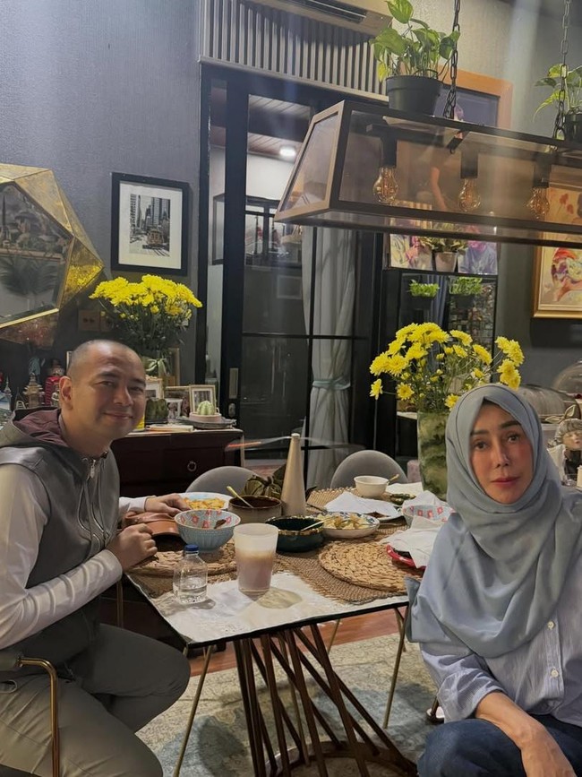 Ibu Gak Henti Doa saat Raffi Ahmad Diserang Isu Pencucian Uang-Suap