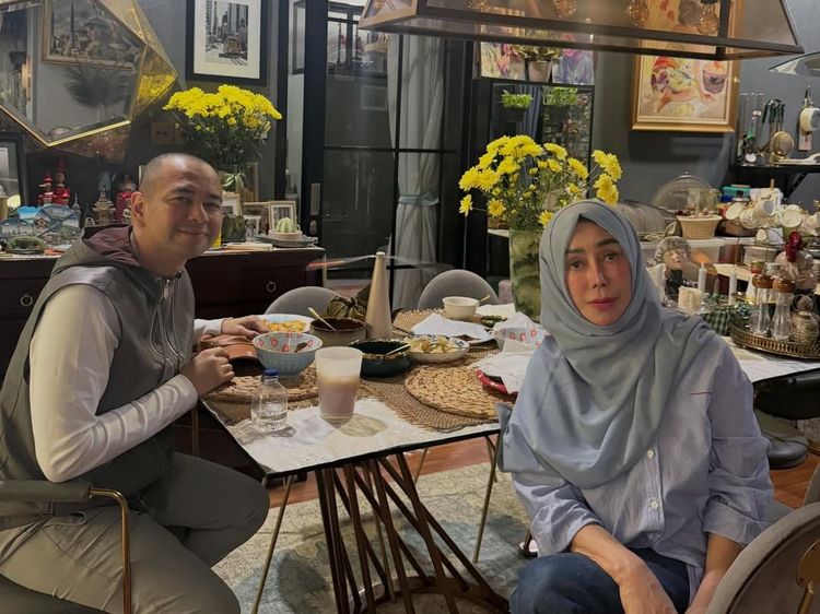 Ibu Gak Henti Doa saat Raffi Ahmad Diserang Isu Pencucian Uang-Suap