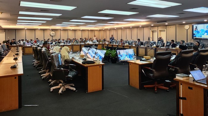 Rapat kerja Komisi XIII DPR dengan Kementerian HAM kompleks parlemen Senayan, Jakarta Selatan, Rabu (10/6/2026).