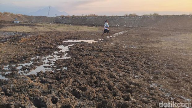 Rembesan dari tanggul penahan Lumpur Lapindo Sidoarjo