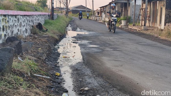 Rembesan dari tanggul penahan Lumpur Lapindo Sidoarjo