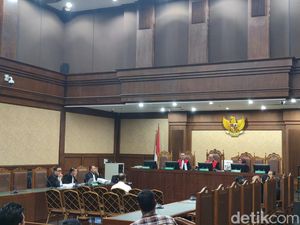 Buka-bukaan Pejabat Bea Cukai: Pakai Duit Kasus Suap, tapi Takut Ditangkap